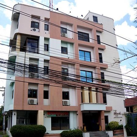 弗昂法宫酒店 武里南 外观 照片