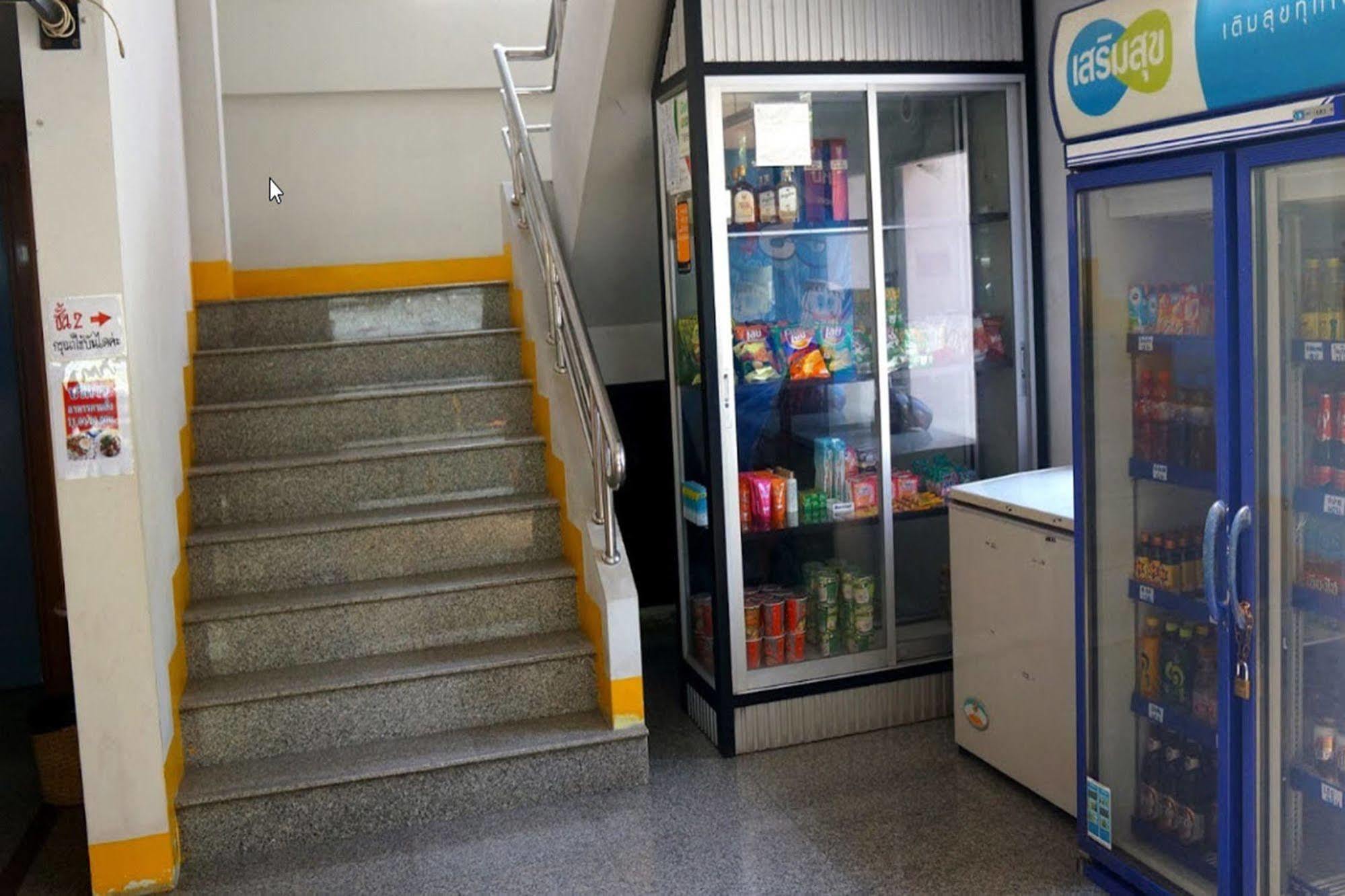 弗昂法宫酒店 武里南 外观 照片